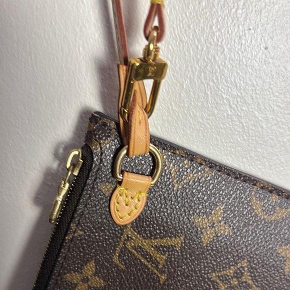 Louis Vuitton Monogram Bag Insert Wristlet - Picture 4 of 9